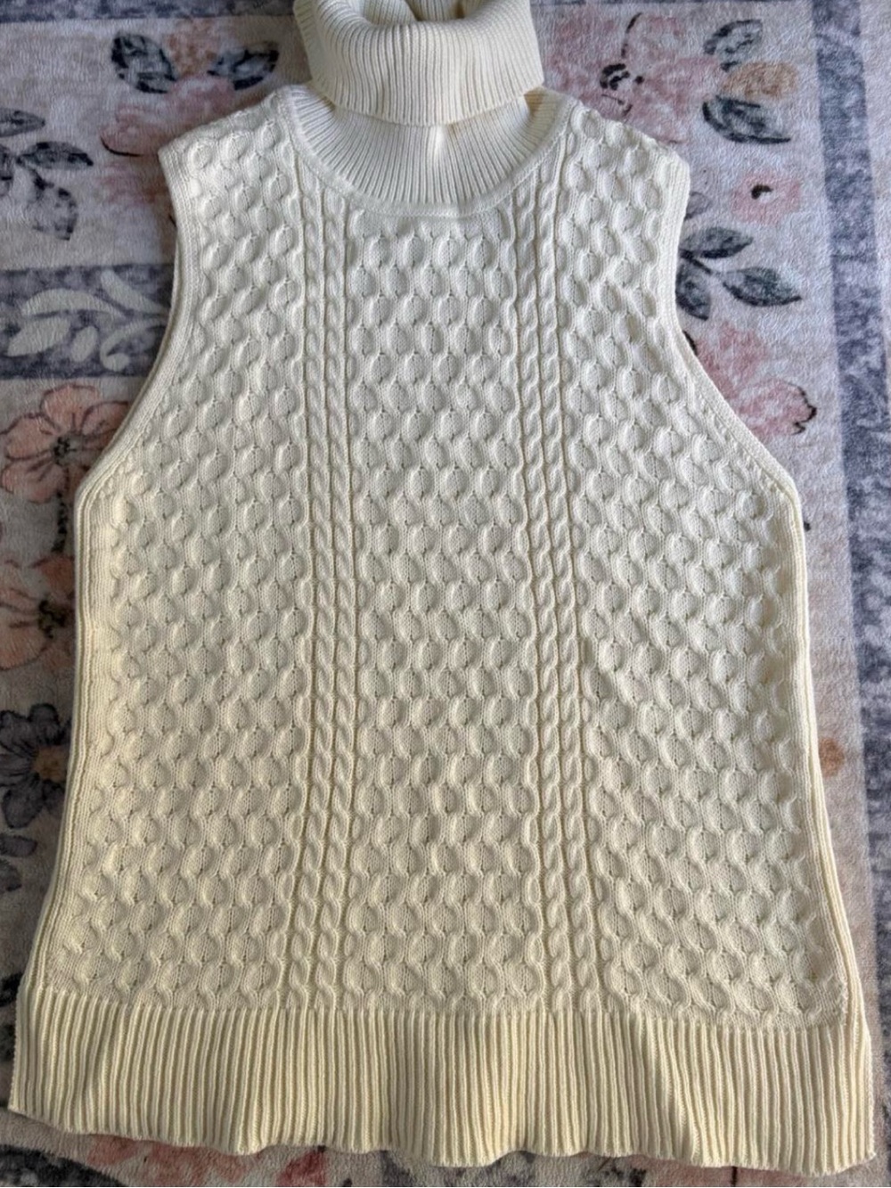 Tommy Bahama Cream Cable-Knit Sleeveless Turtleneck Sweater